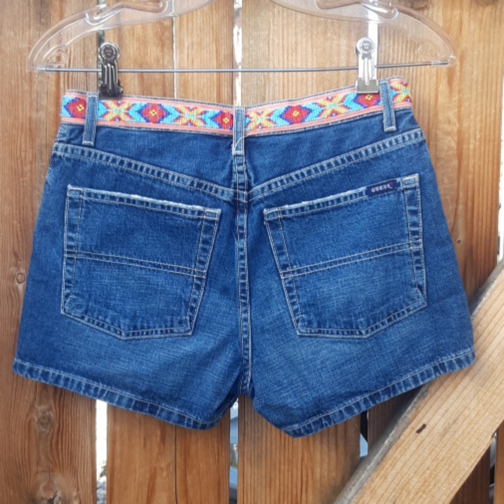Guess vintage high rise mom jean shorts w/ beads - Picture 4 of 7